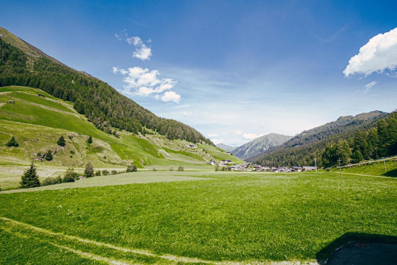 Nedererhof - Zimmer Enzian Mit Gemeinschaftskueche Schmirn Luaran gambar